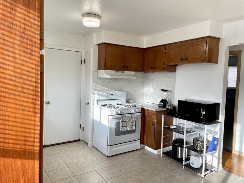 Building Photo - 2130 Tuxedo Ave