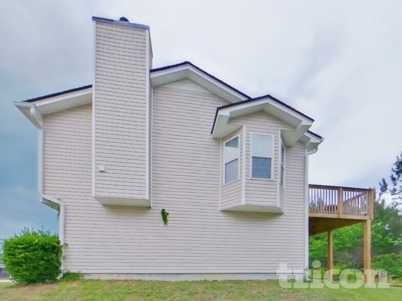 Building Photo - 113 Colt Ln