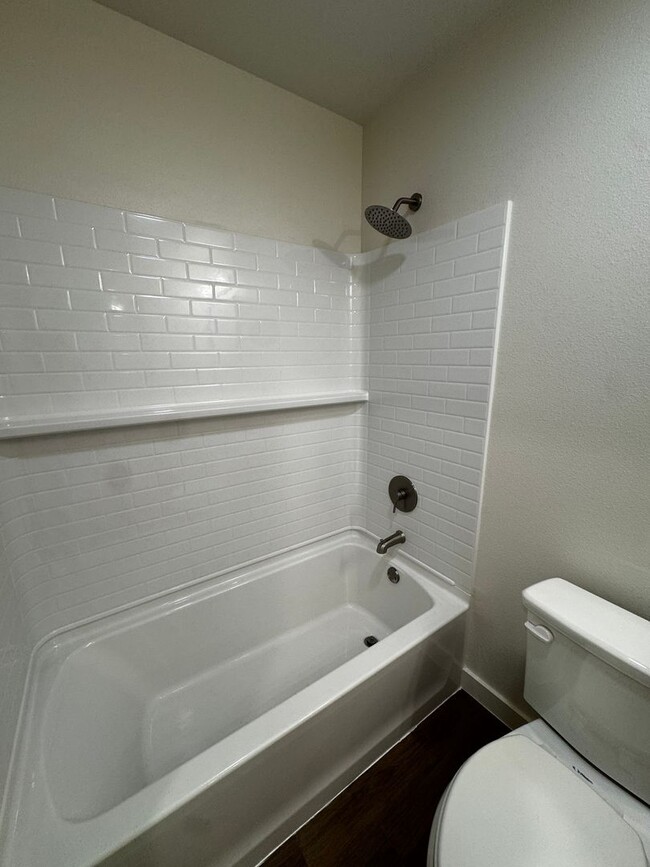 Building Photo - Located in Homestead!!! Newer Fabulous 3/2/1 CISD