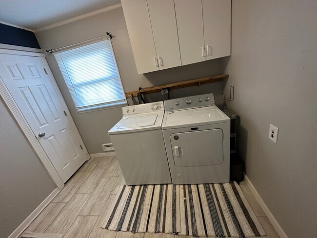 Building Photo - 2425 N Headley Rd