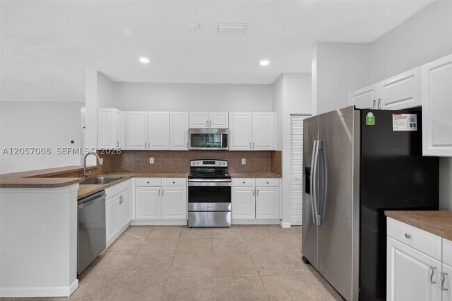 Building Photo - 498 Cambridge Ln