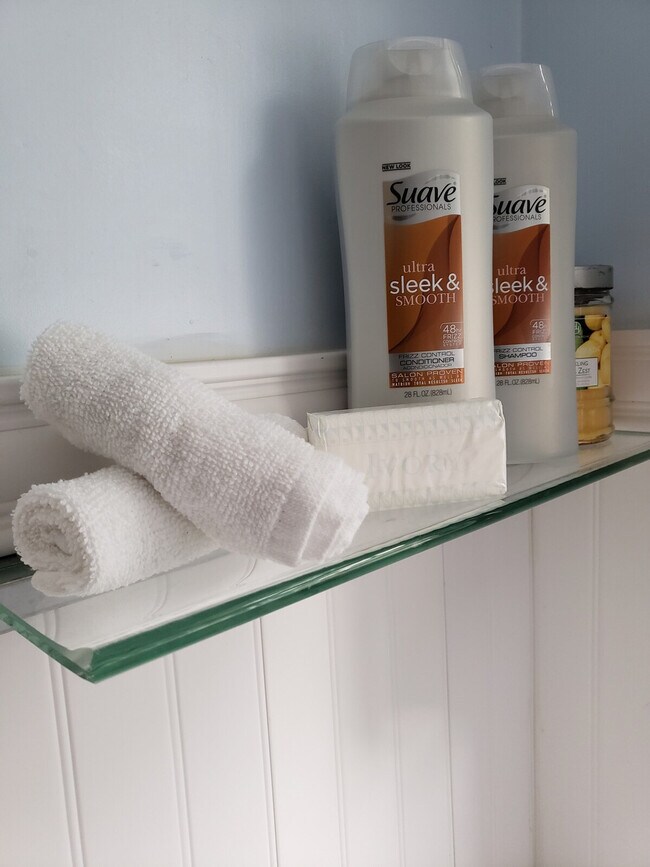 Building Photo - 21 Case Ave