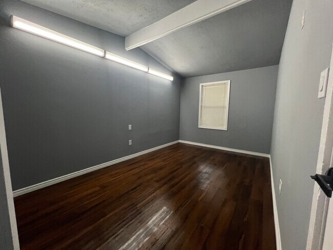 Building Photo - 4851 Castle Bow