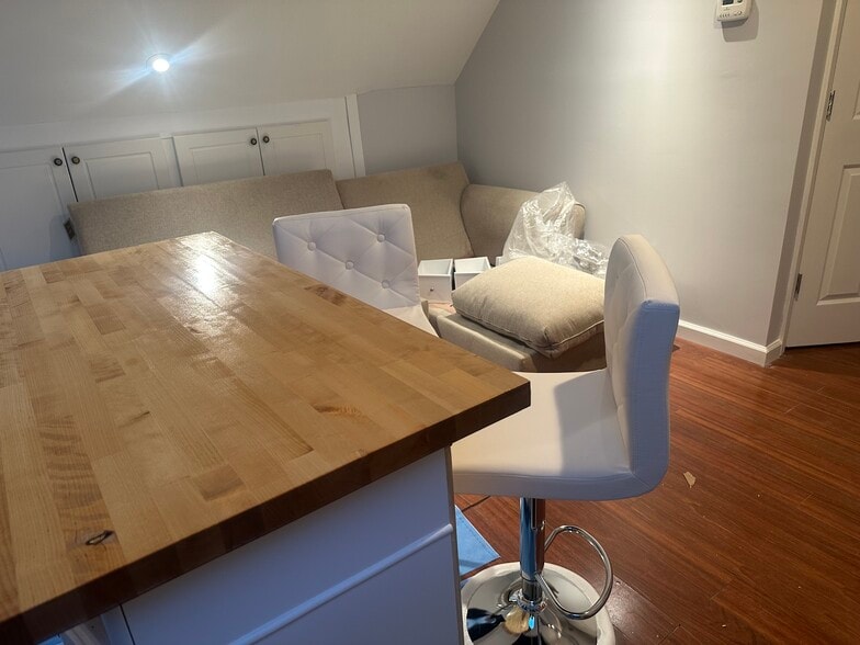 Building Photo - 8 Bunting Ln