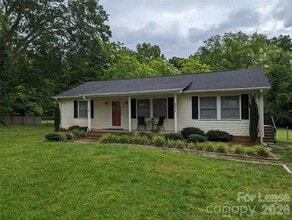 Building Photo - 311 Hillcrest Dr