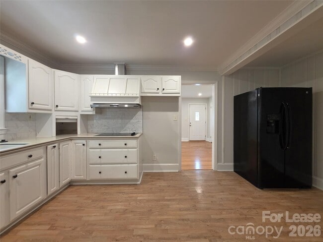 Building Photo - 4426 Holbrook Dr
