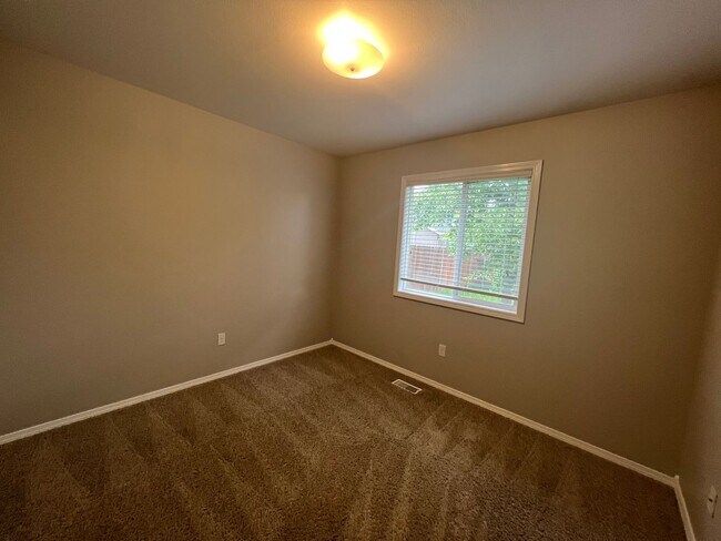 Building Photo - 4 Bedroom 2 Bath Home in Northwest Boise available soon!