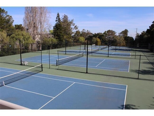 Building Photo - 6 MONTHS SHORT TERM RENTAL FURNISHED CONDO AVAILABLE