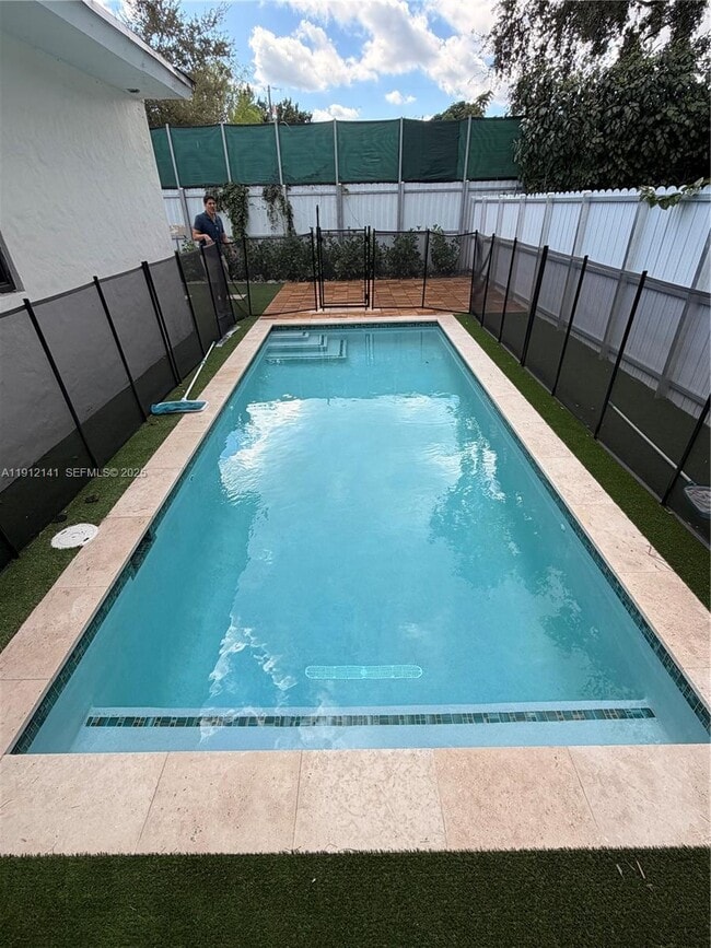 Building Photo - 6848 N Miami Ave