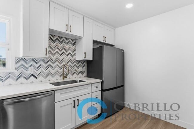 Building Photo - 2215 Marigold Pl