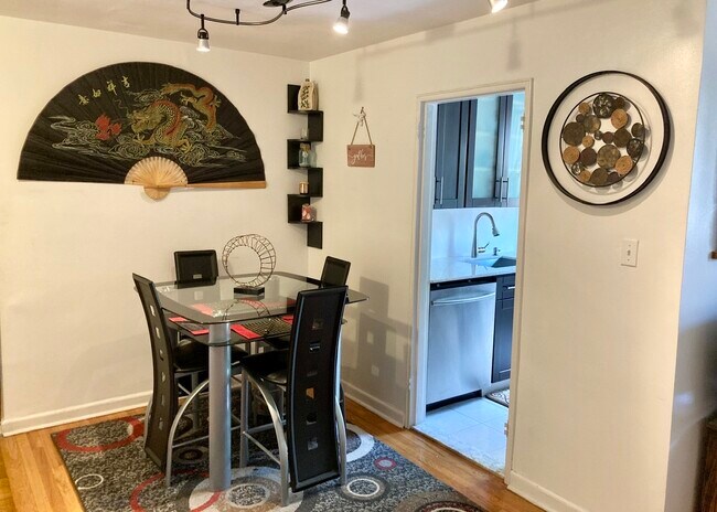 Dining area - 14105 Pershing Cres