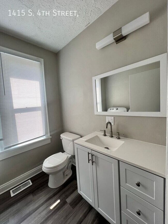 Building Photo - 1415 S 4th St