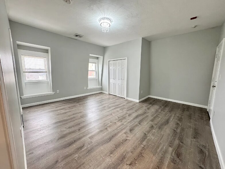 Building Photo - 31 Channing St