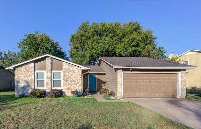 Primary Photo - Recently renovated, move-in ready 3/2 home...