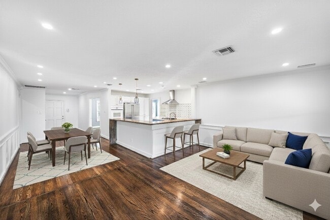 Building Photo - 1422 Gardenia Dr