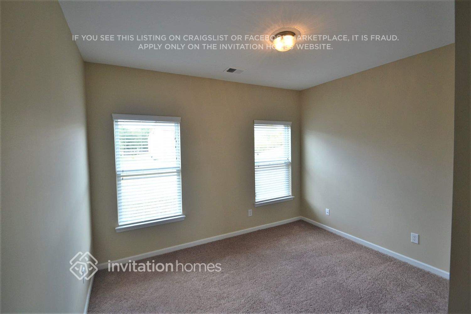 Building Photo - 4968 Locherby Dr