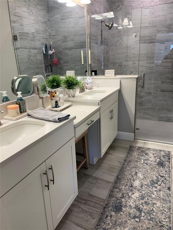 Building Photo - 12558 Oak Hill Way