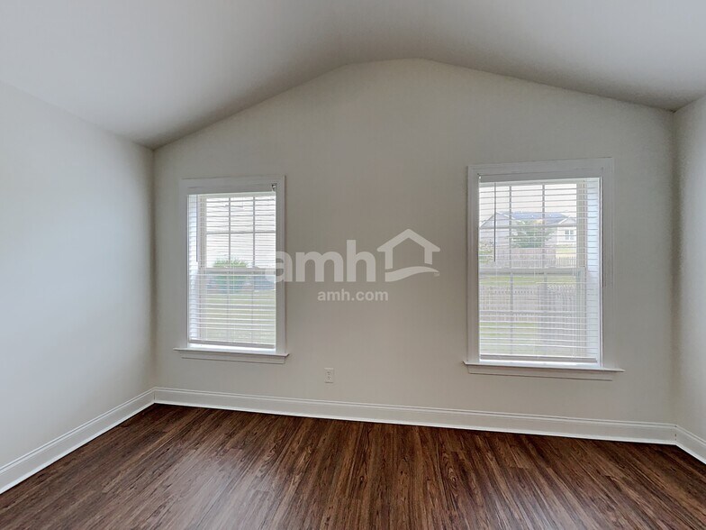 Building Photo - 4404 Johnstown Dr
