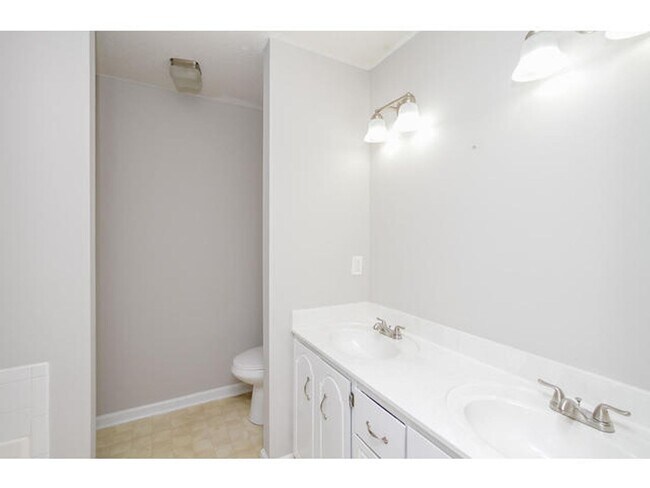 Building Photo - 3568 Crawfordville Dr