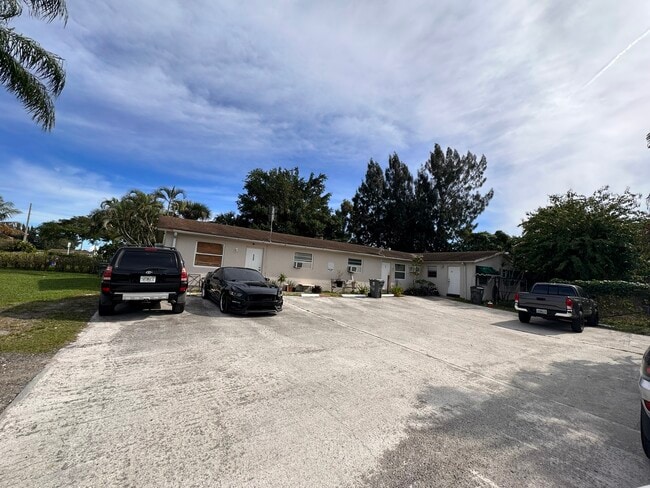 Building Photo - 4600 Kelmar Dr