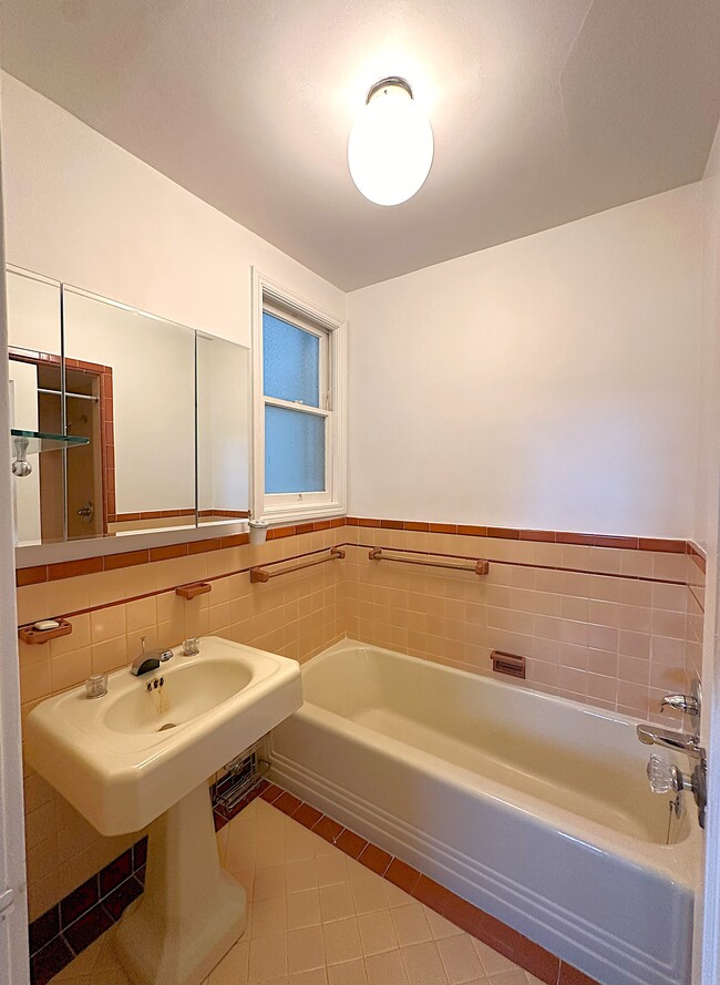 Split Bathroom - 1224 Willard St