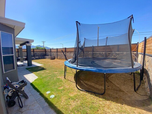 Building Photo - Northeast El Paso 3 bed with Refrig A/C and Solar Panels