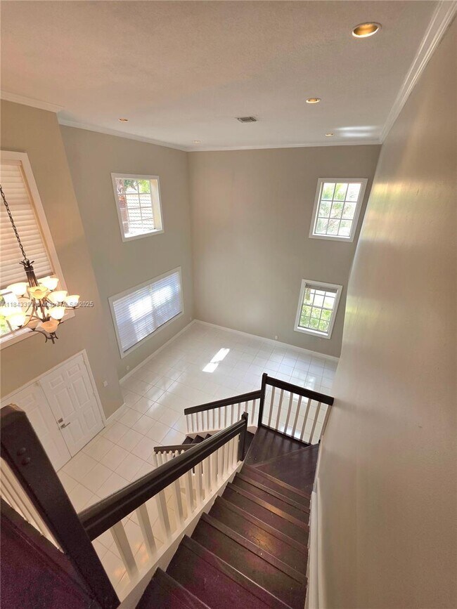 Building Photo - 584 Cambridge Dr