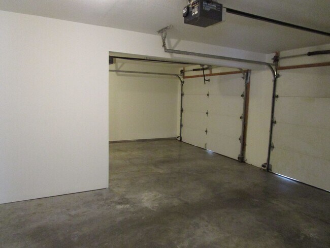 Building Photo - 5001-5003 Betty Jean Way