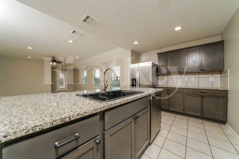 Building Photo - 407 Milo Way