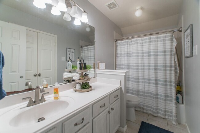 Building Photo - 2823 Sage Bluff Ave