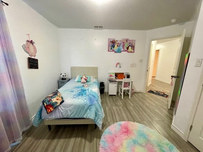 Building Photo - 1918 Aransas Pass Dr