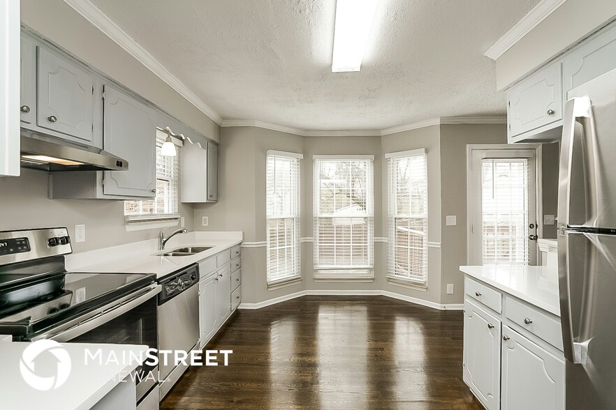 Building Photo - 1110 Cedarhill Ct