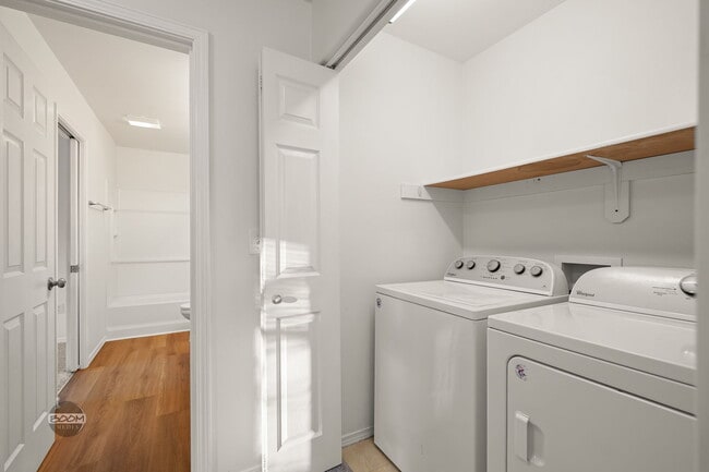 Building Photo - 401 S Wasilla St