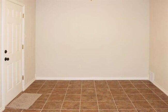 Building Photo - 404 SW 71st St