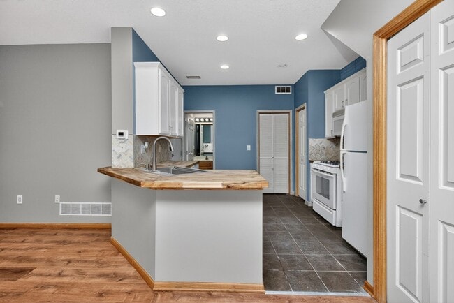 Building Photo - NEAR OTTER CREEK GOLF COURSE!! 2 Bedroom, 1.5 Bathroom in Northeast Ankeny