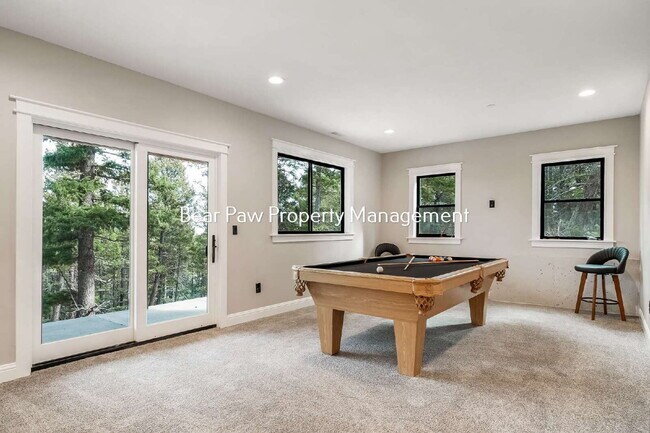 Building Photo - Gorgeous Home on Bear Mountain!