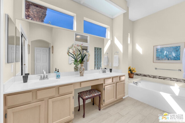 Building Photo - 37468 Westridge Ave