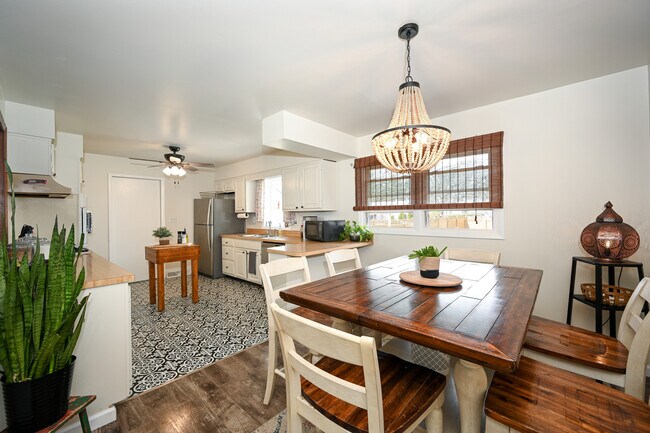 Building Photo - 23712 W Main St