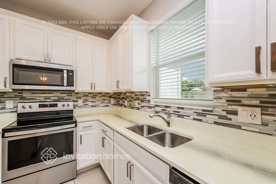 Building Photo - 4265 Gumbo Limbo Dr