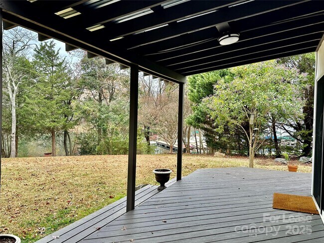 Building Photo - 126 Lake Davidson Cir