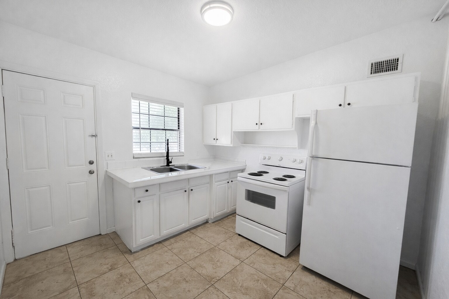 Building Photo - 2648 Dellwood Ave