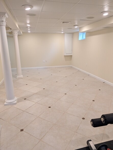 Building Photo - 449 Van Buren St