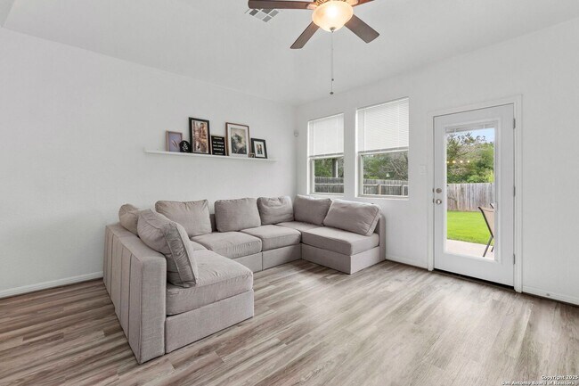 Building Photo - 4 Bedroom/2.5 Bathroom Tribute Ranch Subdivision