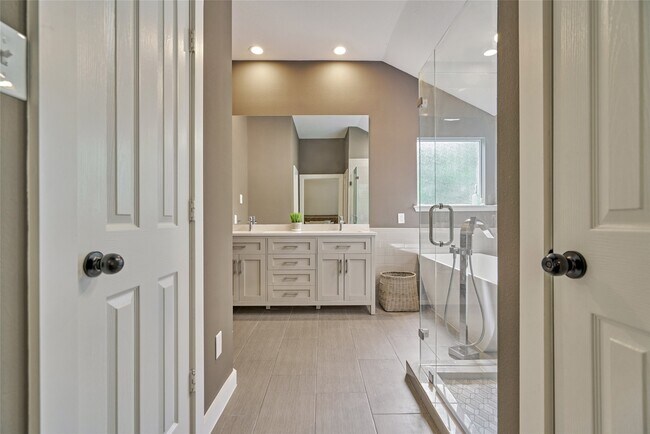 Building Photo - 38 E Gaslight Pl