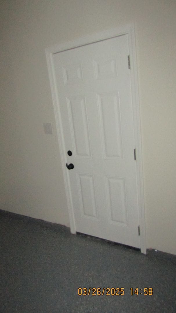 Building Photo - Newly renovated! Pet Friendly!