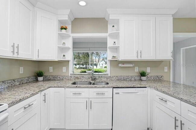 Building Photo - 2306 Lancaster Dr