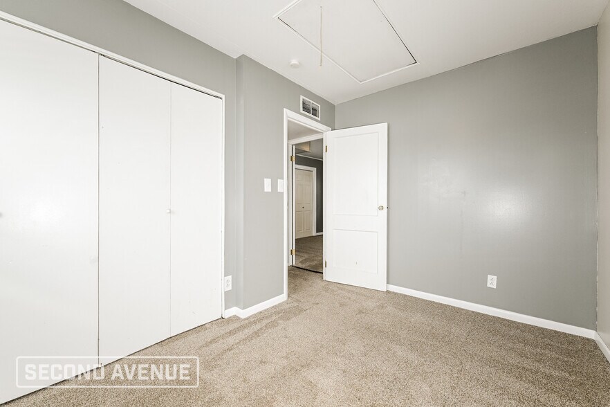 Building Photo - 1926 Sloan Ave