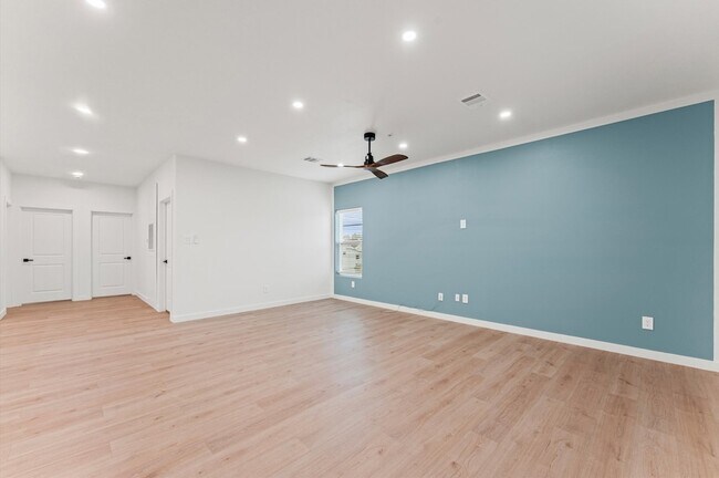 Building Photo - 1325 35th St