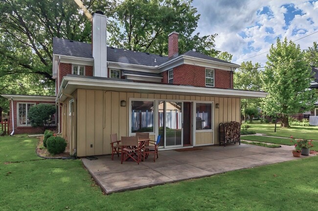 Building Photo - Move In Ready! 5 bedroom 3.5 bath near Was...