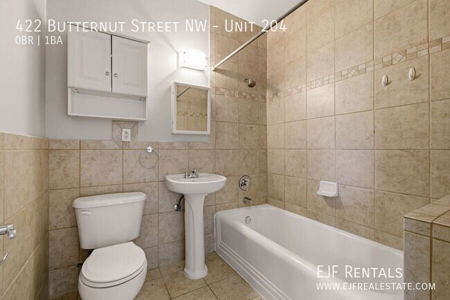 Building Photo - 422 Butternut St NW